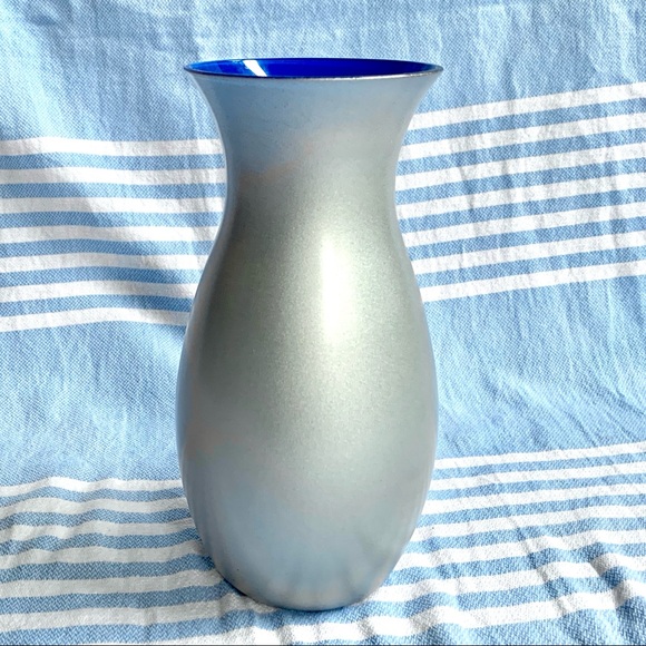 Matte Silver Table Vase - Picture 2 of 8